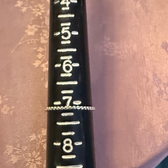 Elegant sterling Silver and Green Floral Ring - Picture 2 of 2